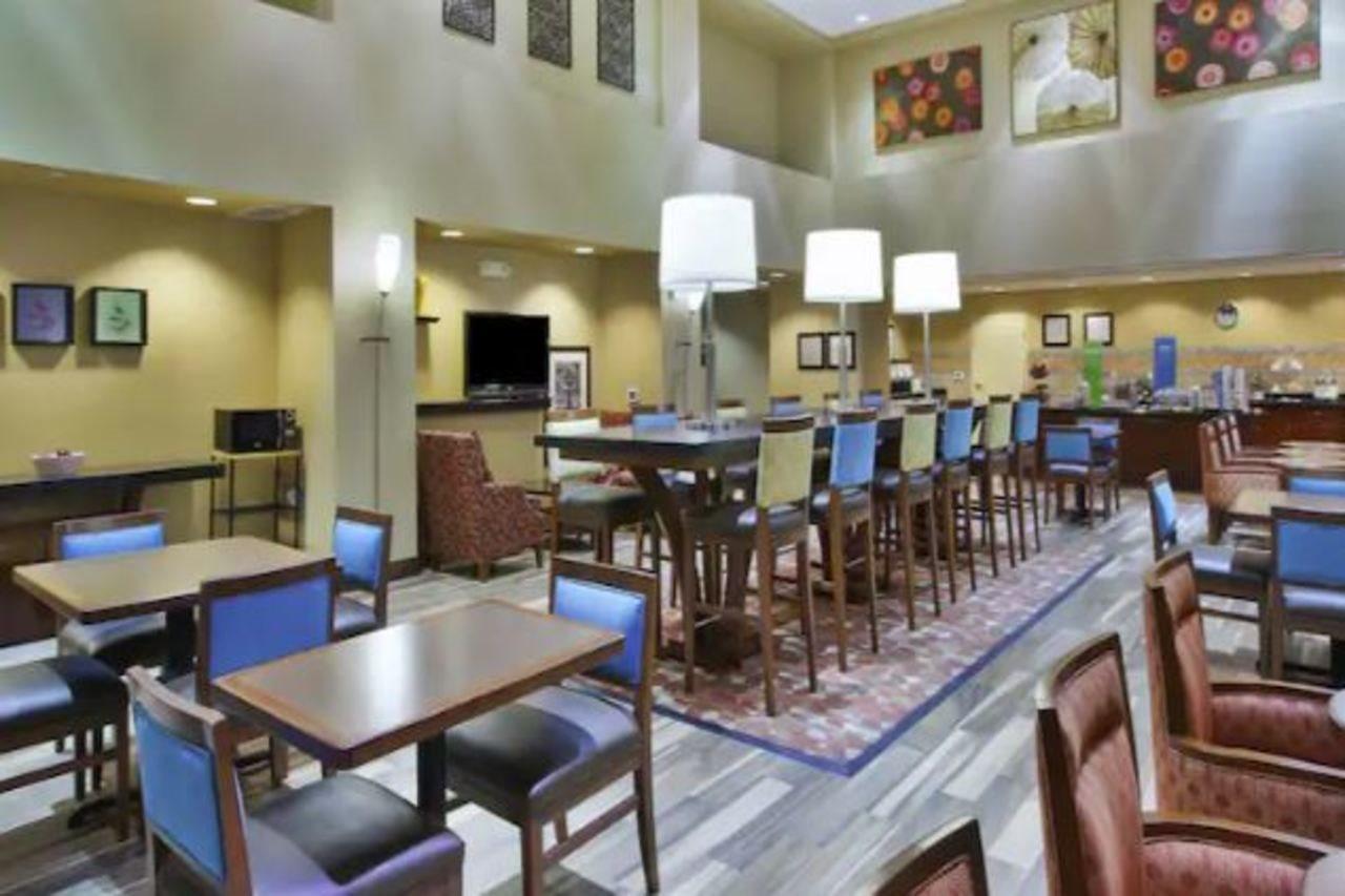 Hampton Inn & Suites Wichita-Northeast Eksteriør billede