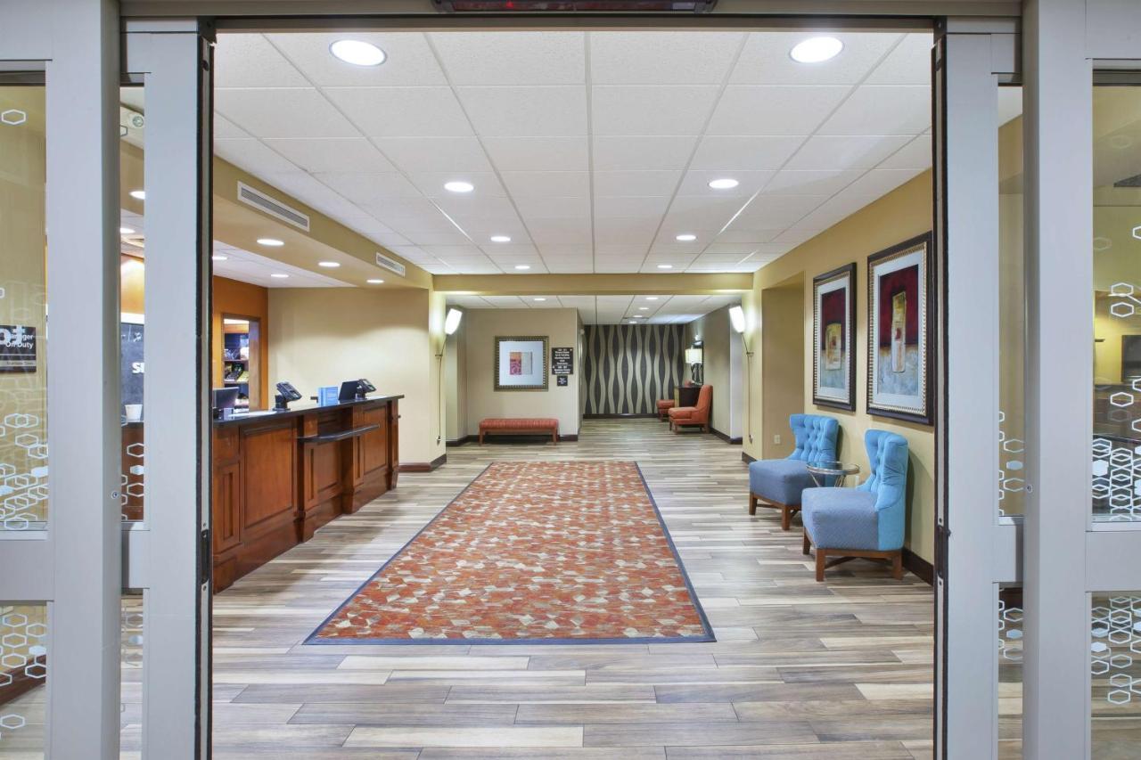 Hampton Inn & Suites Wichita-Northeast Eksteriør billede