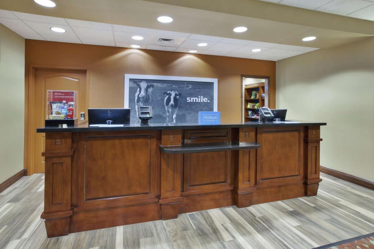Hampton Inn & Suites Wichita-Northeast Eksteriør billede