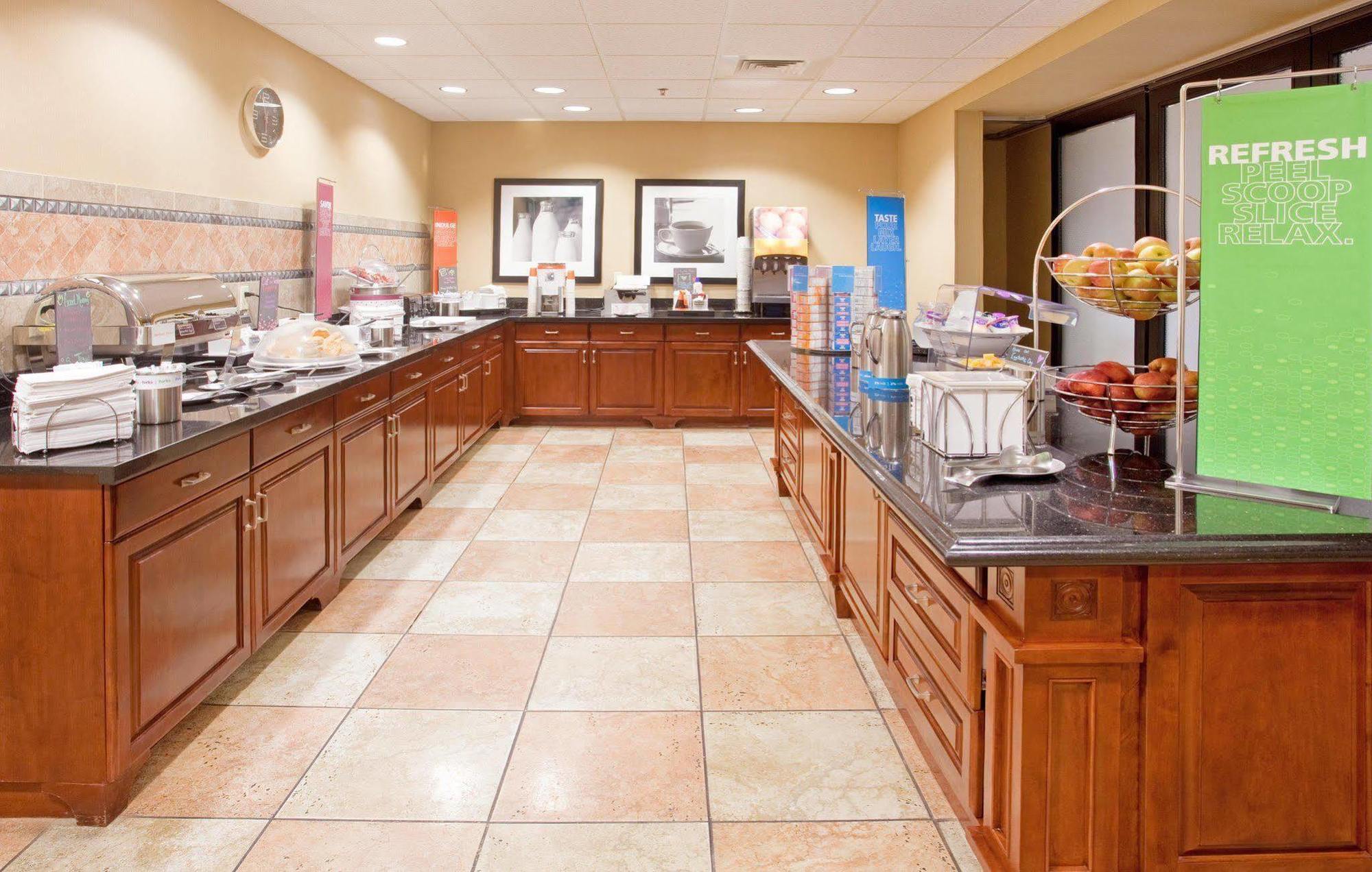 Hampton Inn & Suites Wichita-Northeast Eksteriør billede